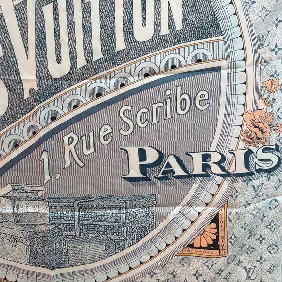 Louis Vuitton Light Scarf - Picture 2 of 5